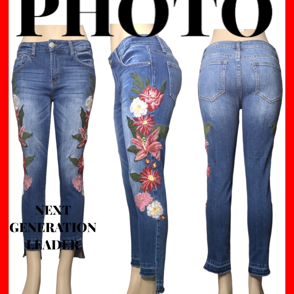 DESING LAB Gorgeous Embroidery Ankle Jeans Size 28